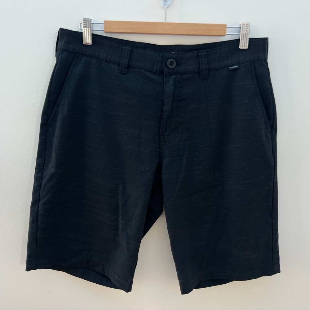 Travis Matthew Men's Black Golf Shorts NWOT Size 33 - Picture 10 of 12